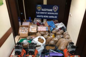 Kağıthane'de ka&ccedil;ak sigara imalathanesine baskın