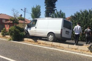 Minib&uuml;s ref&uuml;je &ccedil;ıktı: 1 yaralı