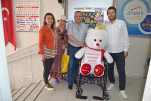 Muhtardan &ouml;rnek davranış