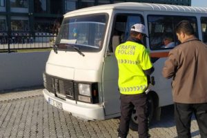 Boz&uuml;y&uuml;k'te &ouml;ğrenci servisleri denetlendi