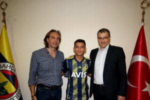 Fenerbah&ccedil;e, Melih Bostan ile profesyonel s&ouml;zleşme imzaladı