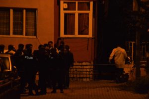 Tartıştığı eşini fal&ccedil;ata ile &ouml;ld&uuml;rd&uuml;, 2 g&uuml;n sonra teslim oldu