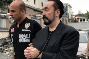 Mahkemeden Oktar'a su&ccedil; duyurusu! Kadın avukatın sorularını &ccedil;ok beğenmiş