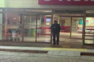 Hastalanan kadını Bayburt Valisi, makam otomobiliyle hastaneye g&ouml;t&uuml;rd&uuml;