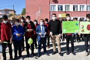 &Ouml;ğrenciler geri d&ouml;n&uuml;ş&uuml;m malzemesi topladı