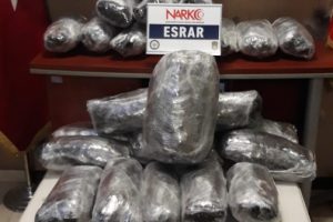 Hoparl&ouml;rden 27 kilo uyuşturucu &ccedil;ıktı