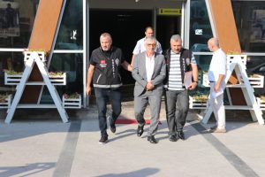 Konuşmasını beğenmediği i&ccedil;in ortağını vurdu