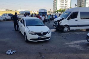 Diyarbakır'da &ouml;ğrenci servisi kaza yaptı