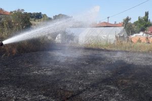 Anız yakarken hayatından oldu