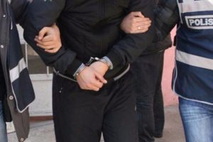 İstanbul Ataşehir'de otomobillerden hırsızlık yapan şahıs yakalandı