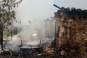 Bağ evi k&uuml;le d&ouml;nd&uuml;