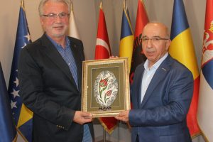 Bursa'da iki g&uuml;&ccedil;l&uuml; dernek bir araya geldi