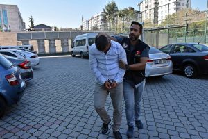Pideciye uyuşturucu operasyonu: 2 g&ouml;zaltı