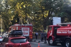 &Uuml;niversitede rekt&ouml;rl&uuml;k binasında yangın!