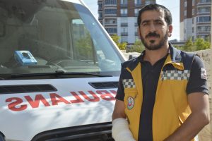 Ambulans şof&ouml;r&uuml;nden &ouml;rnek davranış