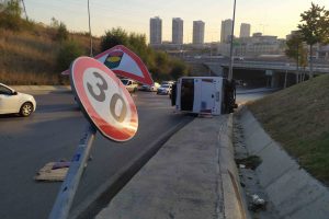 Devrilen midib&uuml;sten burnu bile kanamadan &ccedil;ıktı