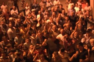 Bursa'da şehrin g&ouml;beğinde, odun k&ouml;m&uuml;rle k&ouml;y hayatı! (&Ouml;ZEL HABER)