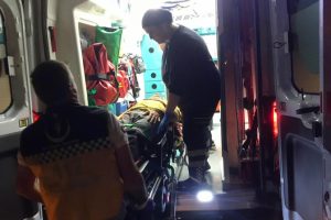 Ticari ara&ccedil;la tır &ccedil;arpıştı: 1 yaralı