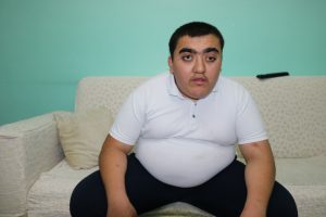 Engelli genci darp eden zanlılar g&ouml;zaltına alındı
