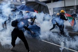 Hong Kong'ta maske takılması yasaklandı!