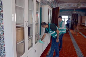 H&uuml;k&uuml;ml&uuml;ler, 8 il&ccedil;edeki camileri temizledi