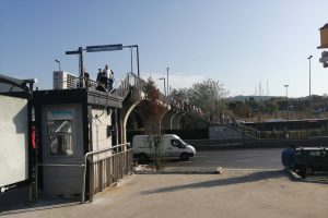 İstanbul Altunizade metrob&uuml;s durağındaki &uuml;stge&ccedil;it paralı oldu