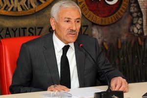 Ağa&ccedil;tan d&uuml;şen il genel meclisi &uuml;yesi &ouml;ld&uuml;