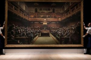 Banksy'nin 'şempanzeli parlamento' tablosu 9.8 milyon sterline satıldı