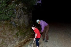 Kızı i&ccedil;in yol a&ccedil;tıran babanın bor&ccedil;larını Valilik kapattı