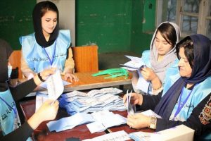 Afganistan'da se&ccedil;im bitti ama tartışmalar s&uuml;r&uuml;yor