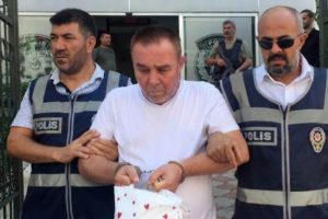 Yakalanma korkusu y&uuml;z&uuml;nden &ccedil;ok nadir evden &ccedil;ıkmış!