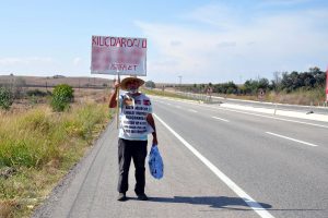 Oğlu i&ccedil;in y&uuml;r&uuml;yen baba Ankara yolunda