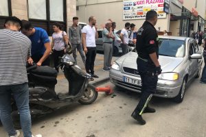 Bilecik'te otomobil ile motosiklet &ccedil;arpıştı