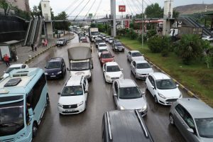 Karab&uuml;k'te trafiğe kayıtlı ara&ccedil; sayısı arttı