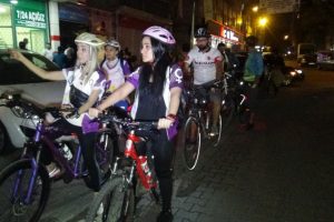 Kadınlar hayvanların korunması i&ccedil;in pedal &ccedil;evirdi