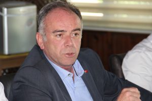 &Ouml;ndeş:"Siyaset kavgayla değil icraatla yapılır"