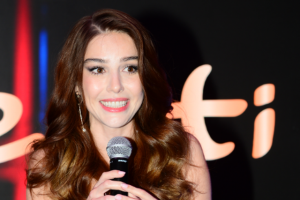 &Ouml;zge G&uuml;rel: T&uuml;m zamanların değişmeyen tek g&uuml;zellik kuralı kendin olmak