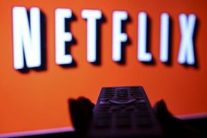 &Uuml;nl&uuml; şarkıcıdan Netflix s&uuml;rprizi!