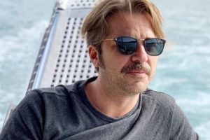 Engin Altan D&uuml;zyatan yeni imajı ile sınıfta kaldı