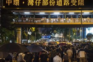 Hong Kong'ta protestolar s&uuml;r&uuml;yor