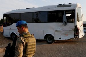 Askeri midib&uuml;s ile TIR &ccedil;arpıştı: 1 asker şehit oldu