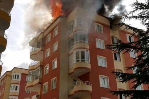 Develi'deki yangında 9 kişi &ccedil;ıkan dumandan zehirlendi