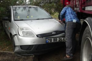 Otomobiline TIR &ccedil;arptı, 'Arabamı aynı şekilde isterim' dedi