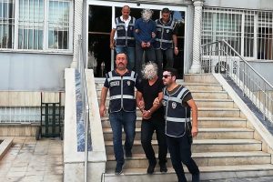 İl&ccedil;e Başkanını darp eden &uuml;&ccedil; ş&uuml;pheli serbest bırakıldı