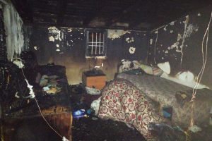 İki evi birden yandı, g&ouml;zyaşlarına hakim olamadı