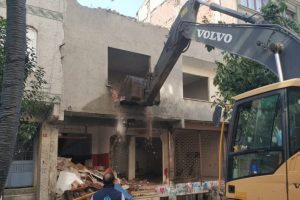 Sultangazi'de riskli binalar yıkılıyor