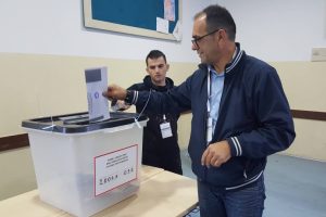 Kosova, bug&uuml;n 7'nci kez sandık başında