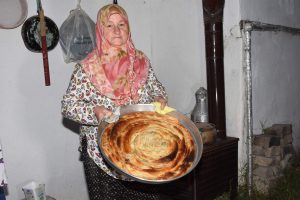 Bu b&ouml;reği tadan bir daha geliyor