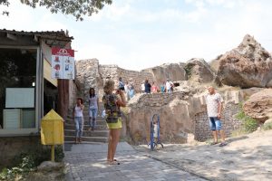 İlk Hristiyanların inşa ettiği 7 katlı yeraltı şehri yoğun ilgi g&ouml;r&uuml;yor