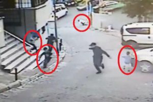 &Ccedil;evredeki &ccedil;ocuklara rağmen kurşun yağdırdılar!